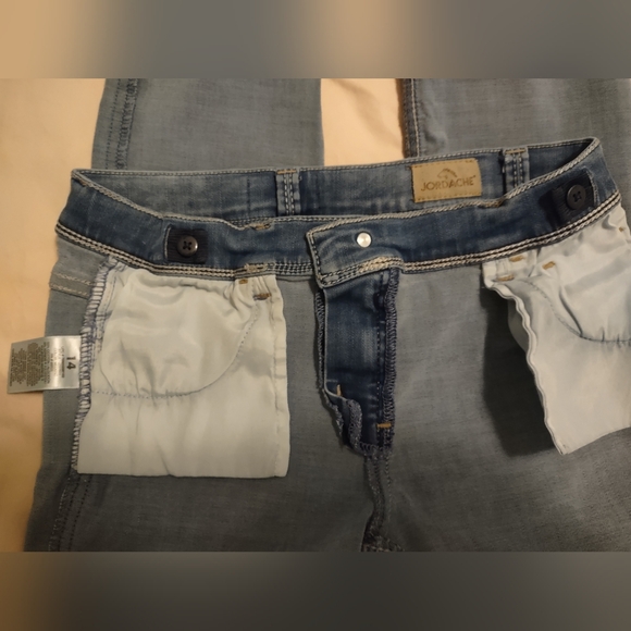 Jordache Skinny Jeans, Gently Distressed Used Girls size 14 Adjustable Waist, - Picture 12 of 13